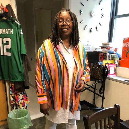 Alvin Martin's ex-wife, Whoopi Goldberg, took a picture in her casual wear. 